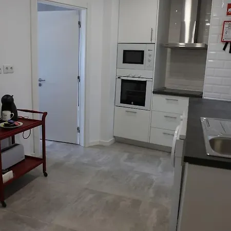 Apartmán Near The River 3 Bedrooms Flat, With Ac For 9 *