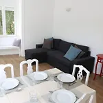 Apartmán Near The River 3 Bedrooms Flat, With Ac For 9 *
