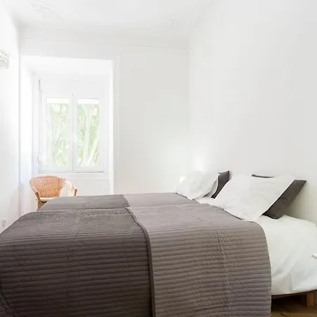 Near The River 3 Bedrooms Flat, With Ac For 9 דירה ליסבון