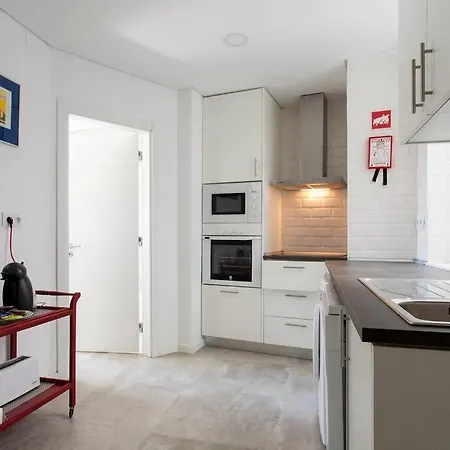 Apartment Near The River 3 Bedrooms Flat, With Ac For 9 Lisbon