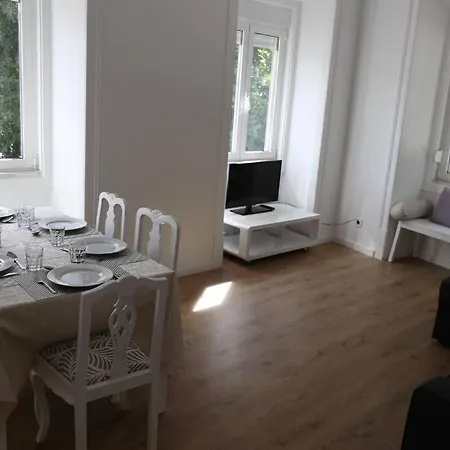 Apartment Near The River 3 Bedrooms Flat, With Ac For 9