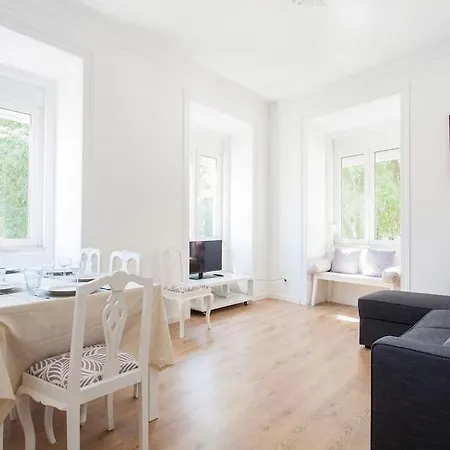 Apartment Near The River 3 Bedrooms Flat, With Ac For 9