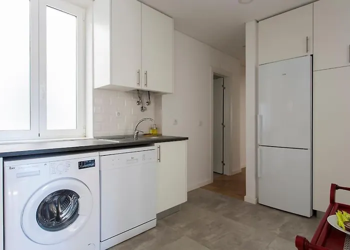 Near The River 3 Bedrooms Flat, With Ac For 9 *