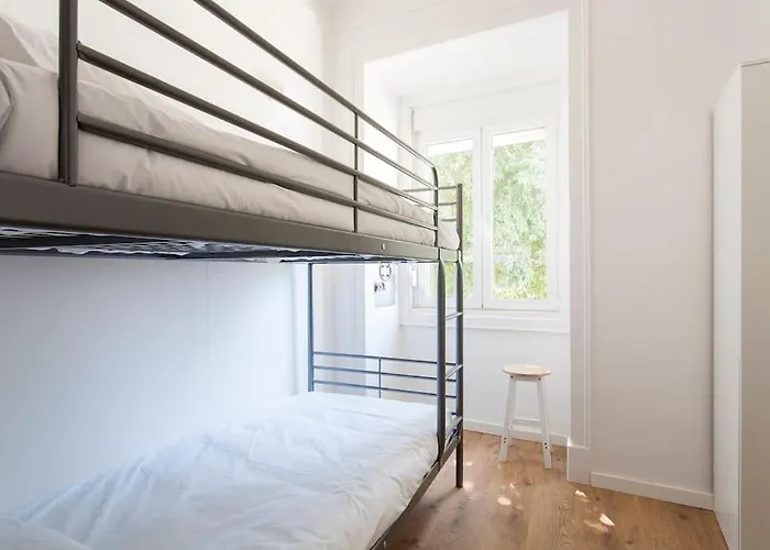 Near The River 3 Bedrooms Flat, With Ac For 9 *
